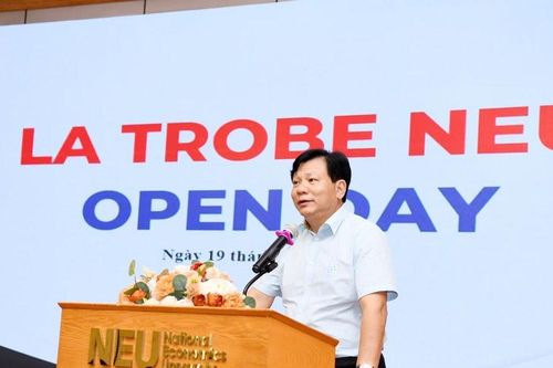 Chương trình liên kết giữa Đại học Kinh tế quốc dân và Đại học La Trobe có gì đặc biệt?