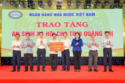 Ngân hàng Nhà nước trao tặng 7 tỉ đồng hỗ trợ an sinh xã hội tại Quảng Trị