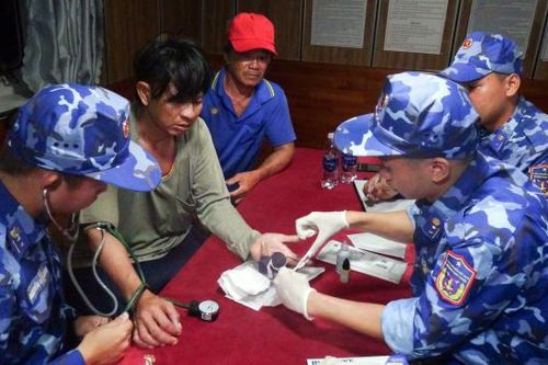 Kịp thời cấp cứu ngư dân gặp nạn trên vùng biển Tây Nam