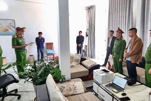 Bắt Giám đốc và Phó Giám đốc Công ty TNHH Nam Ban Silk