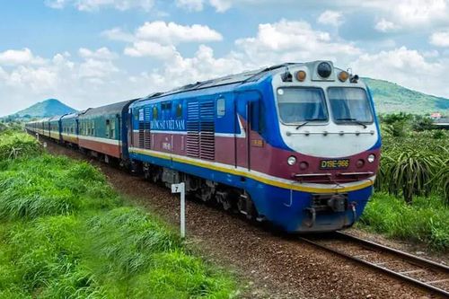 Vận tải đường sắt đạt hơn 2.700 tỷ đồng nửa đầu năm