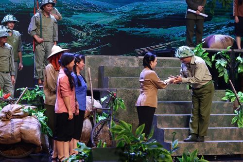 Sân khấu chèo tri ân Đại tướng Võ Nguyên Giáp