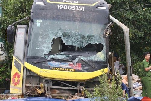 Tiết lộ sốc về tốc độ xe khách lật ở Hà Tĩnh chạy khi gây tai nạn kinh hoàng và việc không đăng ký kinh doanh, đã bị thu hồi phù hiệu