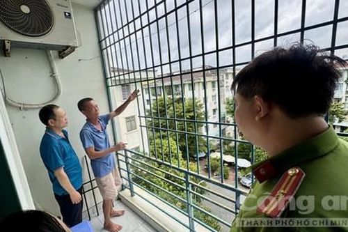 Phường Hạnh Thông quyết tâm vận động người dân tháo dỡ 'chuồng cọp', tạo lối thoát hiểm