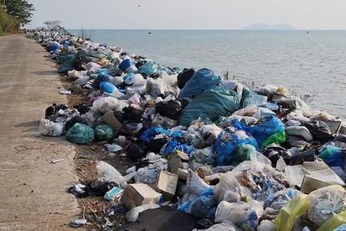 Sinh kế nông nghiệp và kinh doanh du lịch bị ảnh hưởng do rác thải bủa vây