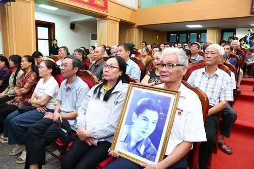 Giọt nước mắt 'đoàn tụ' sau nửa thế kỷ chờ mong nhờ phương pháp giám định ADN