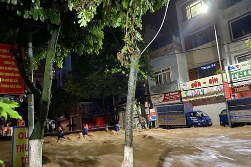 Mưa lũ kinh hoàng ở Sơn La đêm qua làm 2 người chết, 2 người mất tích