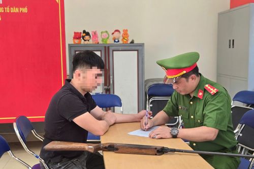 Công an phường Long Biên vận động thu hồi 1 khẩu súng hơi