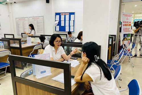 Hà Nội: Ưu tiên tạo việc làm cho lao động nghỉ việc do sắp xếp bộ máy
