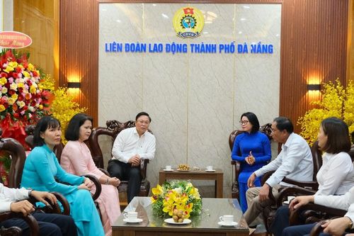 Chủ tịch Mặt trận TP Đà Nẵng thăm, chúc mừng 96 năm Ngày thành lập Công đoàn Việt Nam
