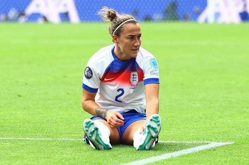 Bronze đá Euro 2025 với chân gãy và vẫn vô địch