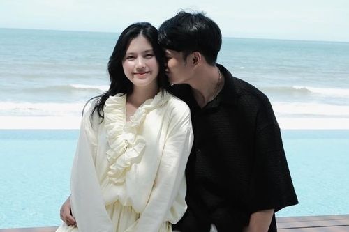 Vợ chồng Thành Chung dọn vào biệt thự mới xây