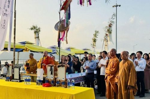 Đại lễ cầu siêu cho các nạn nhân vụ lật tàu trên vịnh Hạ Long