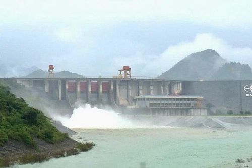 Sau hồ Hòa Bình, đến lượt thủy điện Thác Bà xả lũ