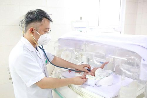 Hành trình hồi sinh của bé gái sinh cực non chỉ nặng 550 gram