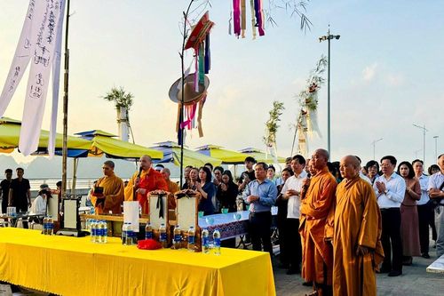 Đại lễ cầu siêu tưởng niệm 39 nạn nhân trên tàu Vịnh xanh 58