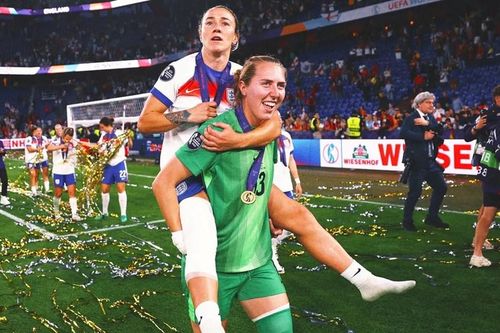 Nhà vô địch Euro 2025 tiết lộ thi đấu với xương chày gãy