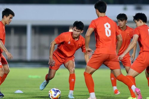 Tin nóng bóng đá Việt hôm nay 28/7: Quốc Việt khỏi chấn thương; Tiền vệ Việt kiều ký hợp đồng 5 năm với Ninh Bình