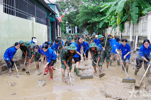 Nỗ lực tiếp sức cho bà con vùng lũ