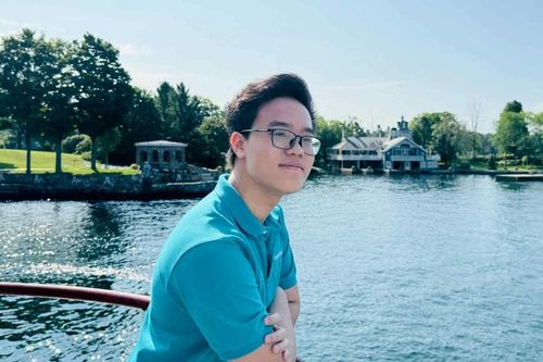 Nguyễn Vũ Khôi Việt - Câu chuyện giữa những phím đàn cổ điển và nghiên cứu luật pháp quốc tế