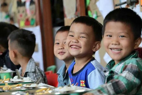 Nâng bước trẻ em đến trường