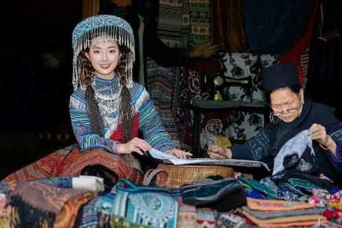 Đi Sa Pa đừng chỉ săn mây, hãy thử một lần ngồi dệt vải cùng người H'Mông