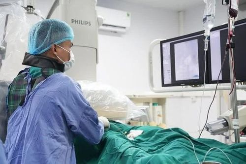 Nút mạch cứu sống người đàn ông sốc mất máu do vỡ u gan