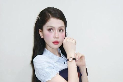 Ngọc Trinh hóa thiếu nữ ngoan hiền, nhan sắc U40 khiến ai nấy ngỡ ngàng