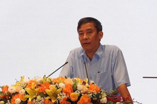 Phát triển đội ngũ và hoàn thiện thể chế, chính sách đối với nhà giáo