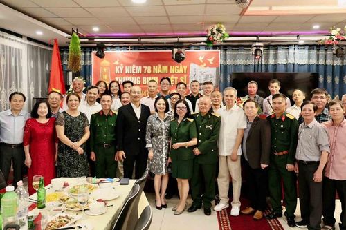 Kỷ niệm Ngày Thương binh-Liệt sĩ tại Hungary: Khắc ghi công ơn, lan tỏa nghĩa tình, đạo lý 'Uống nước nhớ nguồn'