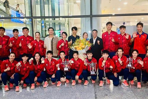 Đội tuyển Cầu mây Việt Nam trở về trong vòng tay yêu thương