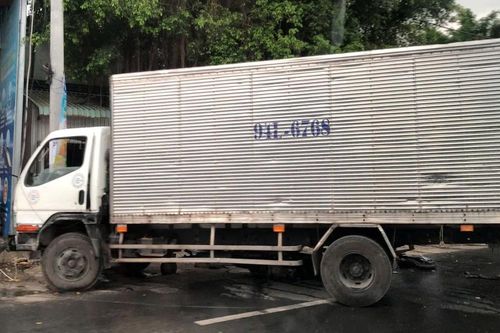 Bốn xe đâm liên hoàn trên quốc lộ 1, một người tử vong