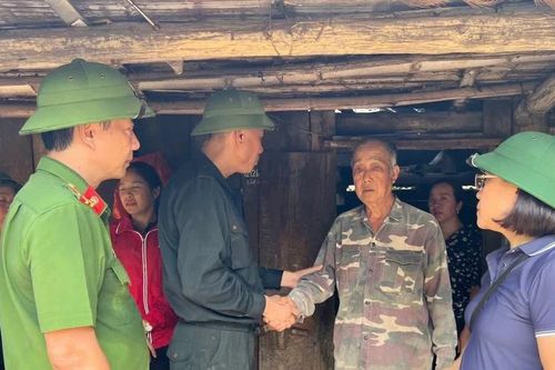 Sơn La khẩn cấp cứu dân vùng lũ: Không để ai 'màn trời chiếu đất'