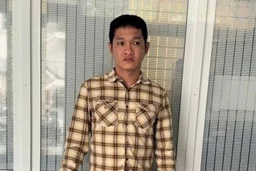Đỡ người bị tai nạn giao thông, tiện tay cuỗm sợi dây chuyền