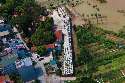 Cận cảnh công trình rộng hàng nghìn m2 lấn chiếm hành lang đê thoát lũ sông Hồng