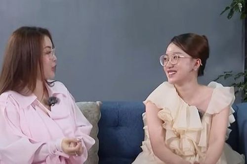 Lần đầu về ra mắt, cô gái chào bố mẹ chồng tương lai khiến cả nhà 'đứng hình'