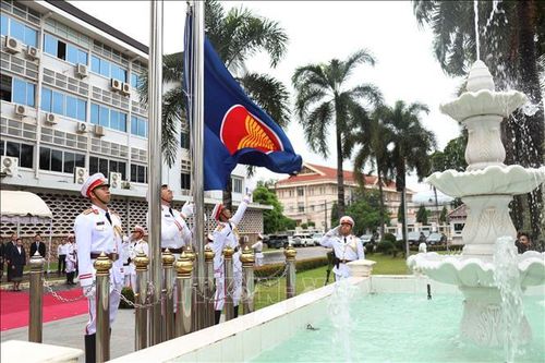 Lào tổ chức Lễ Thượng cờ ASEAN