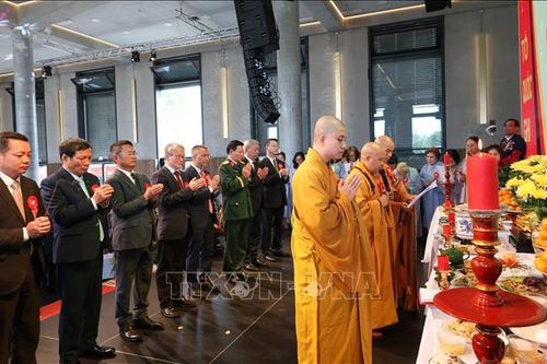 Cộng đồng người Việt tại Đức tri ân, tưởng nhớ các anh hùng liệt sĩ, thương binh