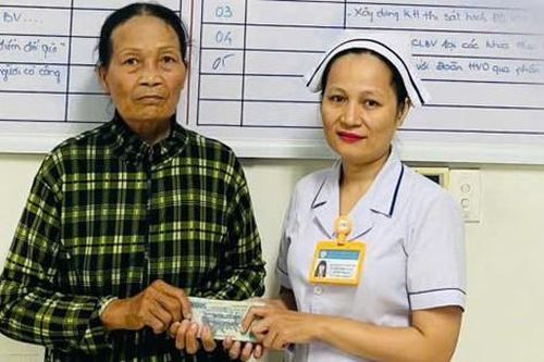 Mất ví ở bệnh viện, người phụ nữ bán vé số nhận cái kết bất ngờ
