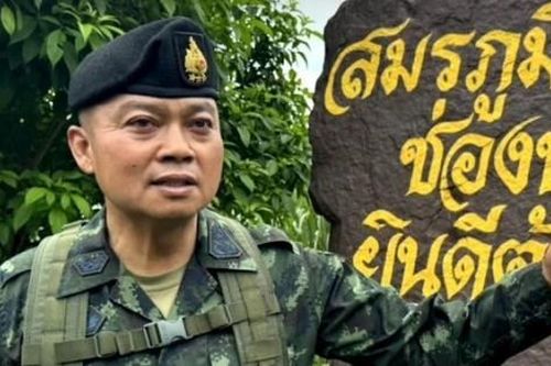 Tướng Thái Lan xuất hiện, bác tin đồn tử trận