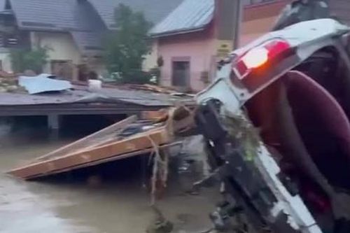 Lũ lụt kinh hoàng tại Romania: Ít nhất 1 người thiệt mạng, hàng trăm người phải sơ tán