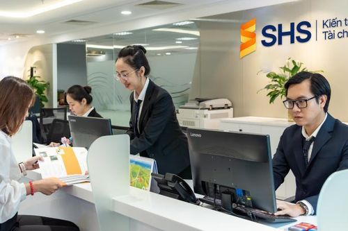 Tăng kịch trần, cổ phiếu SHS lên đỉnh ba năm
