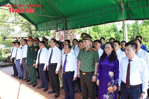 Chủ tịch UBND tỉnh Đỗ Minh Tuấn dâng hoa, dâng hương tại Khu di tích lịch sử cách mạng Yên Trường