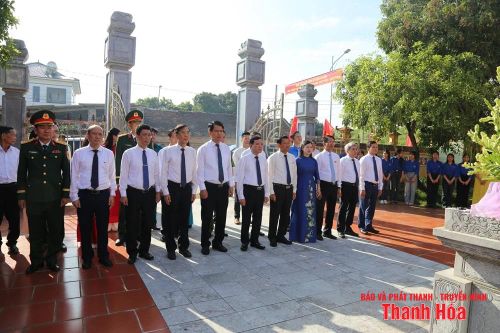 Đoàn đại biểu tỉnh Thanh Hóa dâng hương tại các khu di tích lịch sử cách mạng gắn với sự ra đời của Đảng bộ tỉnh