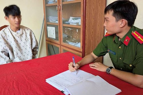 Tạm giữ hình sự đối tượng cướp giật tài sản tiệm vàng ở An Giang