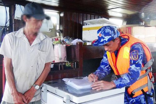 Bộ Tư lệnh Vùng Cảnh sát biển 4 liên tiếp bắt giữ tàu vận chuyển trái phép dầu DO