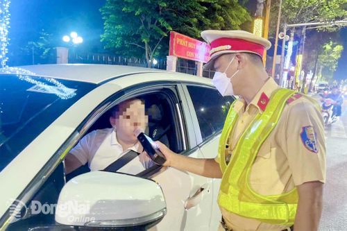 Siết chặt vi phạm nồng độ cồn tại phường Trấn Biên