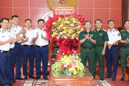Tư lệnh Vùng Cảnh sát biển 2 thăm, chúc mừng Bộ Chỉ huy Quân sự tỉnh Gia Lai sau sáp nhập