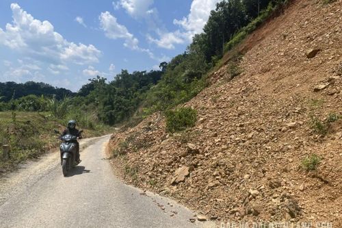 Cần sớm khắc phục điểm sạt lở đất đá tại thôn Nà Lùng, xã Quý Hòa