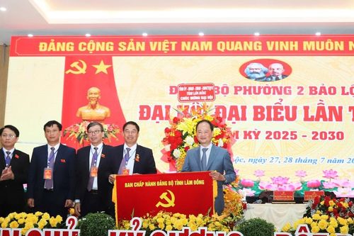 Phó Bí thư Tỉnh ủy, Chủ tịch HĐND tỉnh Lâm Đồng Trần Hồng Thái dự Đại hội Đảng bộ Phường 2 Bảo Lộc